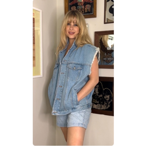 Vintage International Denim Light Wash Vest • Button Front • Trucker Fit - M/L - Picture 6 of 10